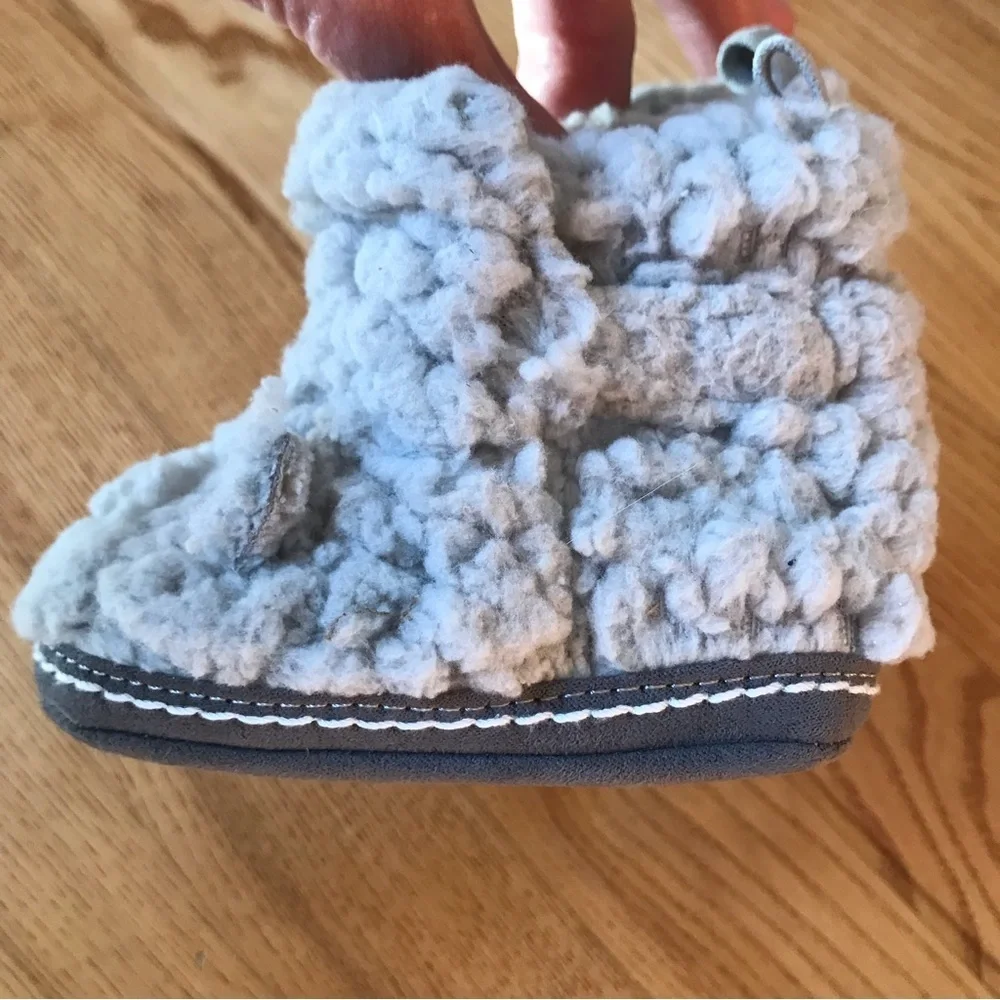 Booties soft soled 0-6 month shoes booties gray animal gift faux fur Robeez stri